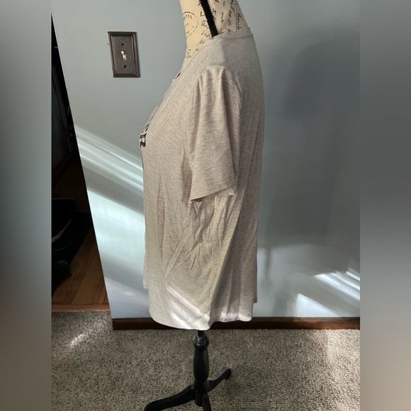 Maurice’s Graphic tee size L - Picture 2 of 4